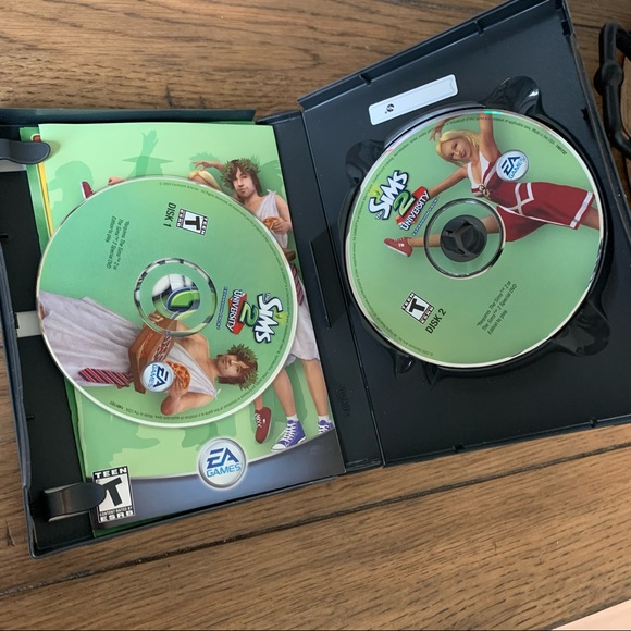 Sims 2 PC Game: University Expansion - Picture 5 of 5